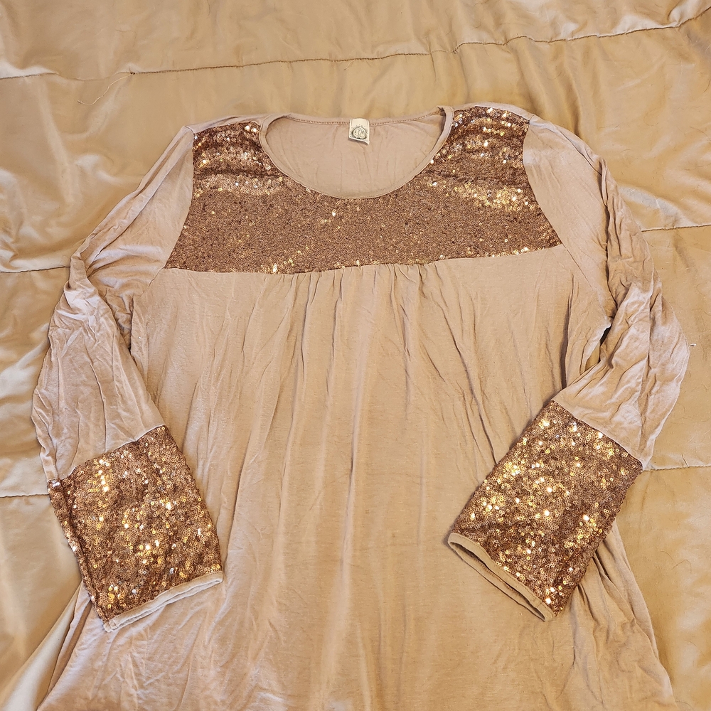 Cute Boutique Top with Sequins